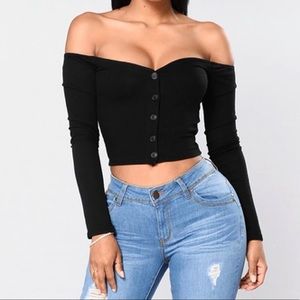 Black off the shoulder crop top🖤